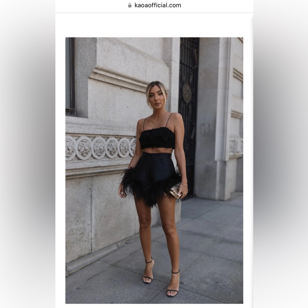 CROP TOP BLACK with FLOWERS